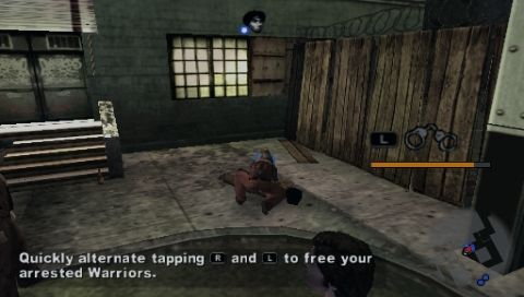 The Warriors (PSP) screenshot: If cops got your gang members you can save them.
