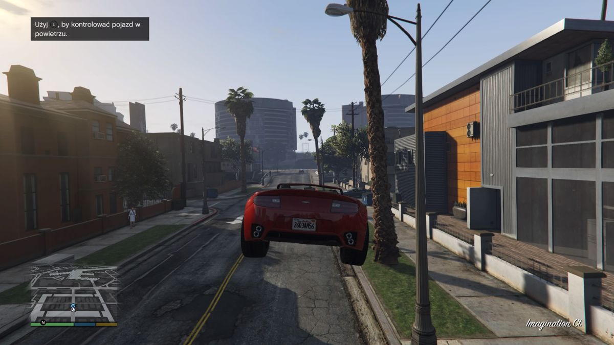 Grand Theft Auto V (PlayStation 4) screenshot: High jump