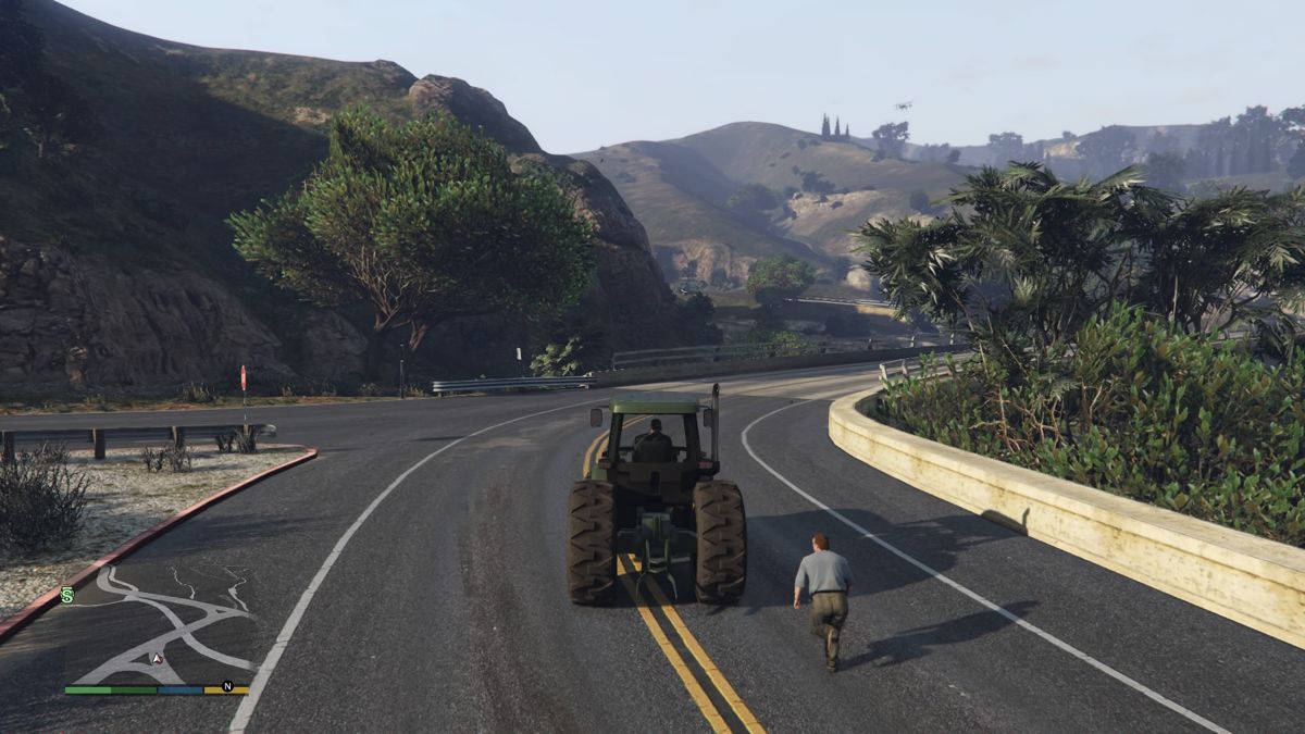 Grand Theft Auto V (PlayStation 4) screenshot: The owner chases his property