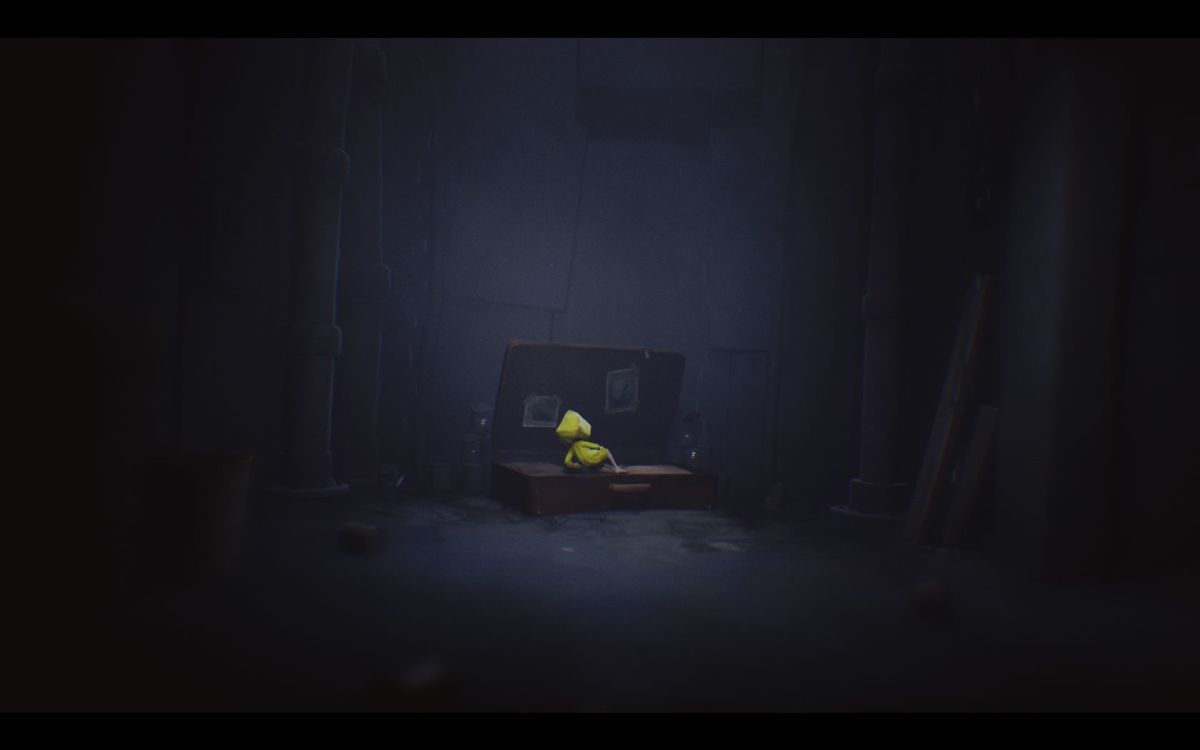 Little Nightmares (Windows) screenshot: Six wakes up in a suitcase in the rain.