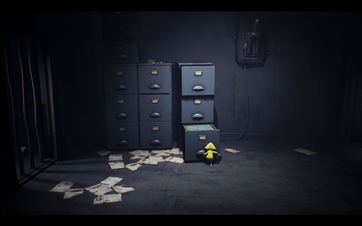 Little Nightmares (Windows) screenshot: Use the drawers to create a makeshift set of stairs.