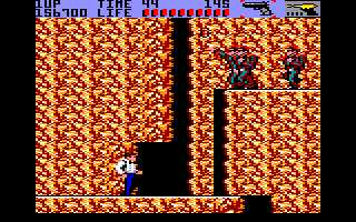 Sly Spy: Secret Agent (Amstrad CPC) screenshot: In a cave