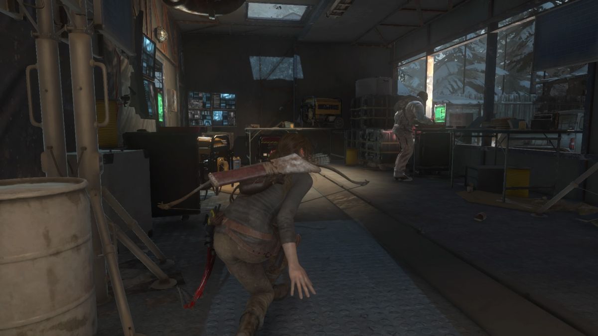 Rise of the Tomb Raider: 20 Year Celebration (PlayStation 4) screenshot: Rise of the Tomb Raider - Sneaking behind the enemy for a silent takedown