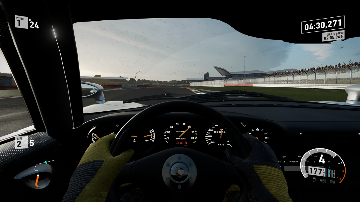 Forza Motorsport 7 (Windows Apps) screenshot: Porsche 911 GT1 Strassenversion on Silverstone (cockpit view)