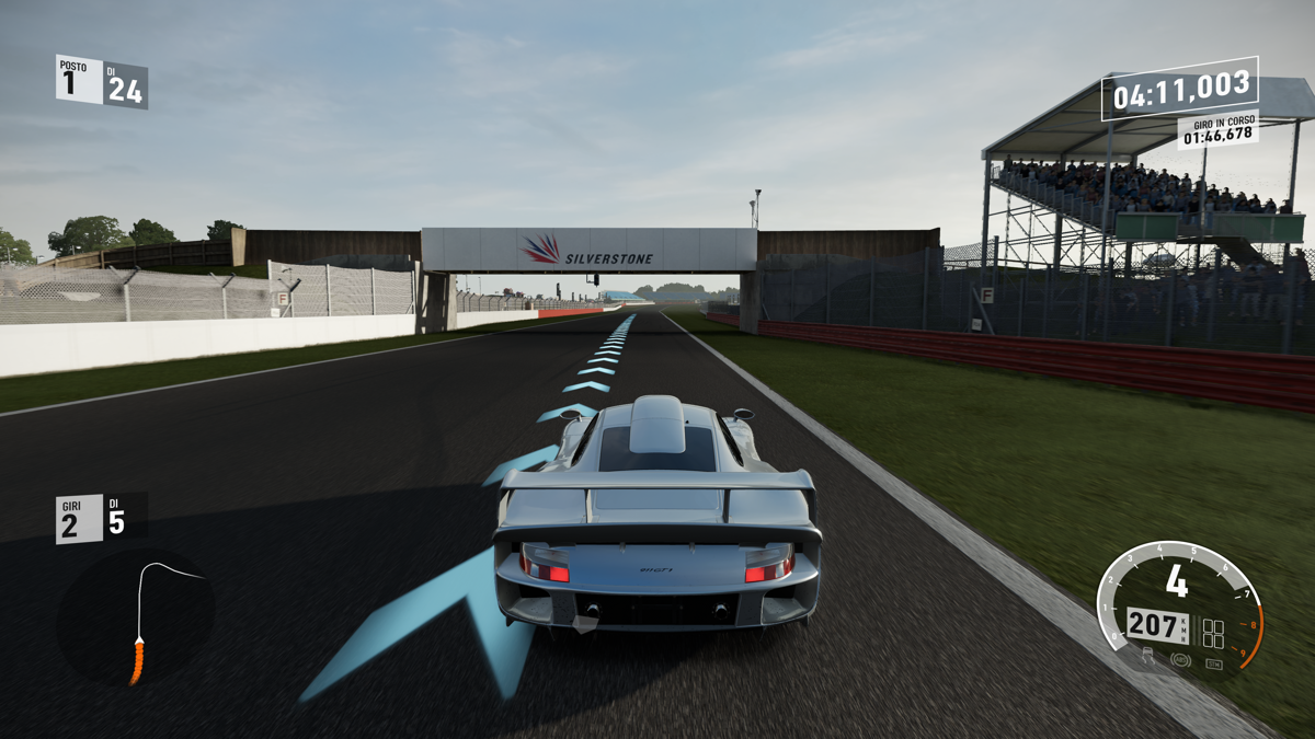 Forza Motorsport 7 (Windows Apps) screenshot: Porsche 911 GT1 Strassenversion on Silverstone (chase view)