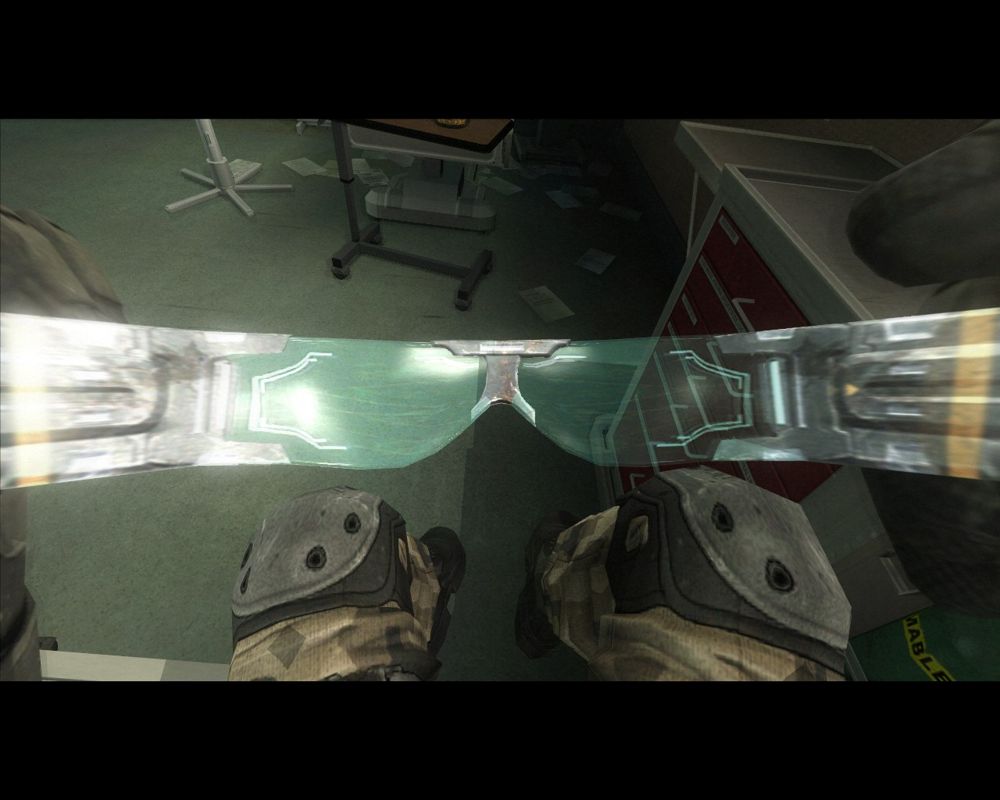 F.E.A.R. 2: Project Origin (Windows) screenshot: Different from the original F.E.A.R., the HUD is now displayed on glasses.