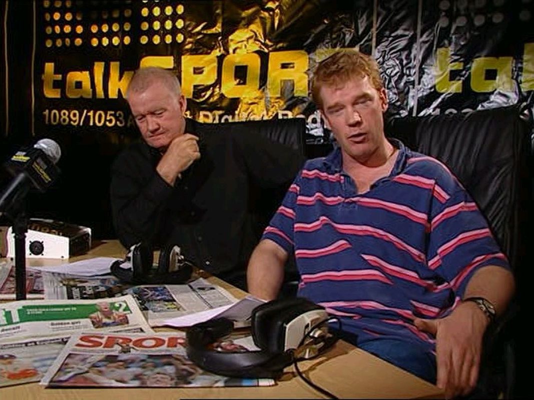 Talksport Interactive Quiz (DVD Player) screenshot: This game is "The Game" hosted by Rodney Marsh and Adrian Durham. All rounds/game shows start with a video like this