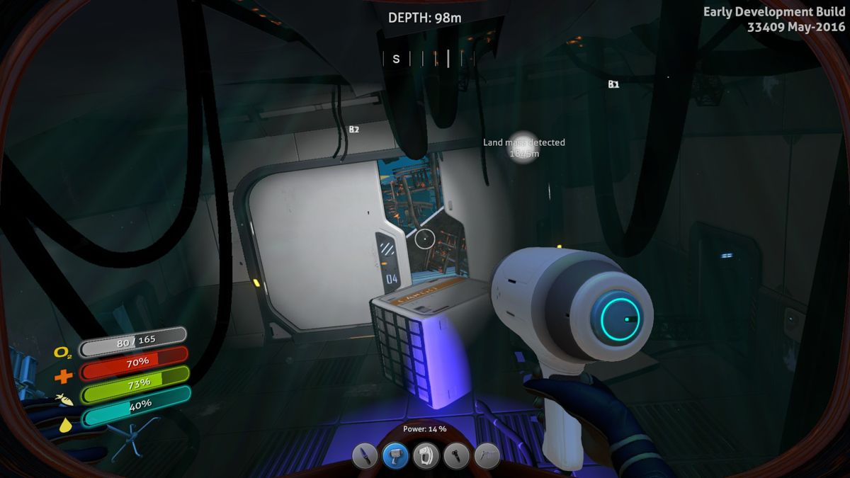 Subnautica (Windows) screenshot: Exploring a wreck (Early Access version - May 2016).