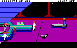 Space Quest: The Lost Chapter (DOS) screenshot: An alien bar! Check out my ingenious disguise, too!