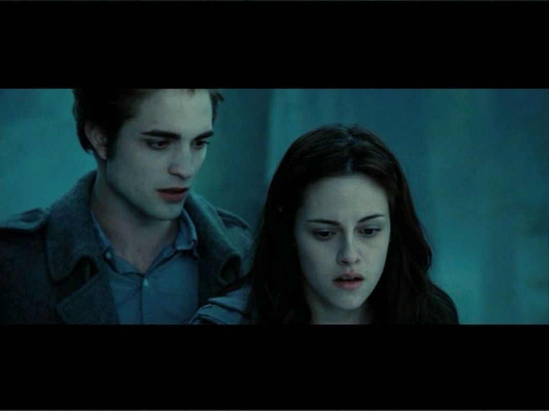 Scene It?: Twilight (DVD Player) screenshot: Playing the game: Some questions feature clips from the film, they can be based on something seen in the clip, or something about one of the characters