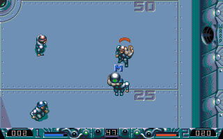 Speedball 2: Brutal Deluxe (DOS) screenshot: Catching the ball isn't an easy task