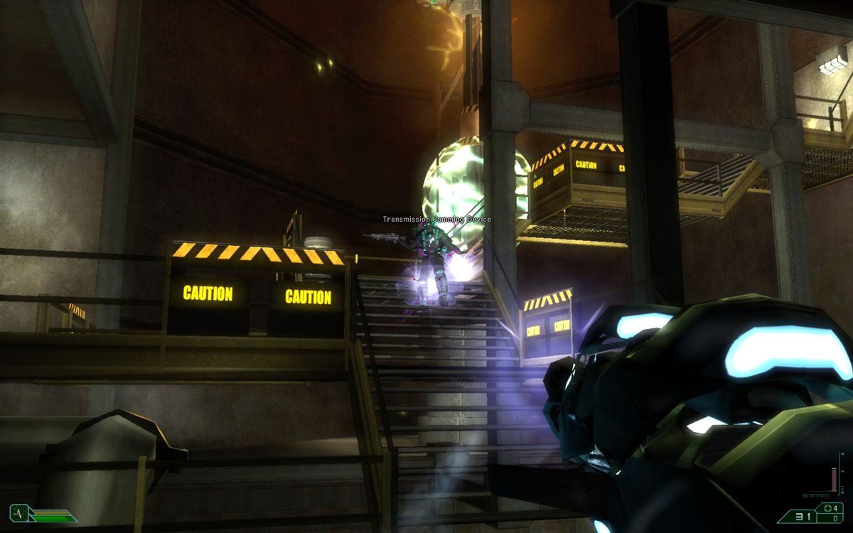 Area-51 (Windows) screenshot: The mandatory purple-plasma-throwing alien weapon