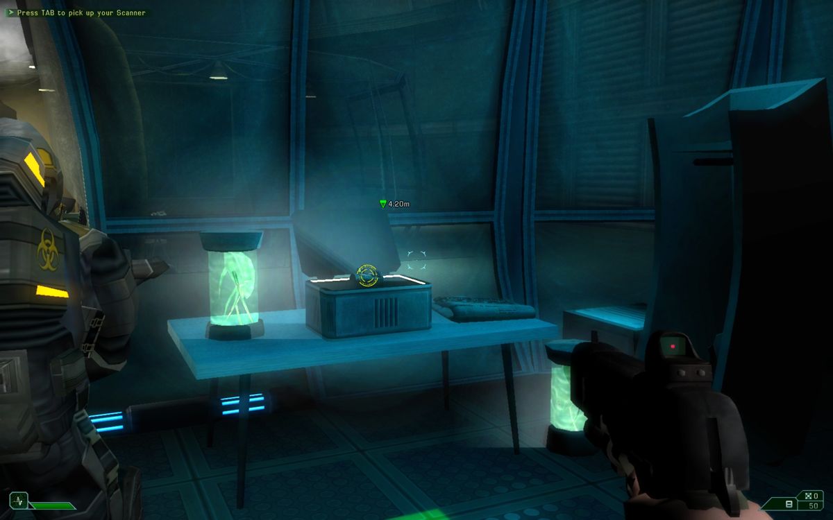 Area-51 (Windows) screenshot: A green arrow show where the next goal is