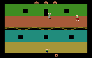 Halloween (Atari 2600) screenshot: Running from Michael Myers