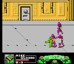 Teenage Mutant Ninja Turtles III: The Manhattan Project (NES) screenshot: Get too close to any foot clan ninja and they might grab the ninja turtle