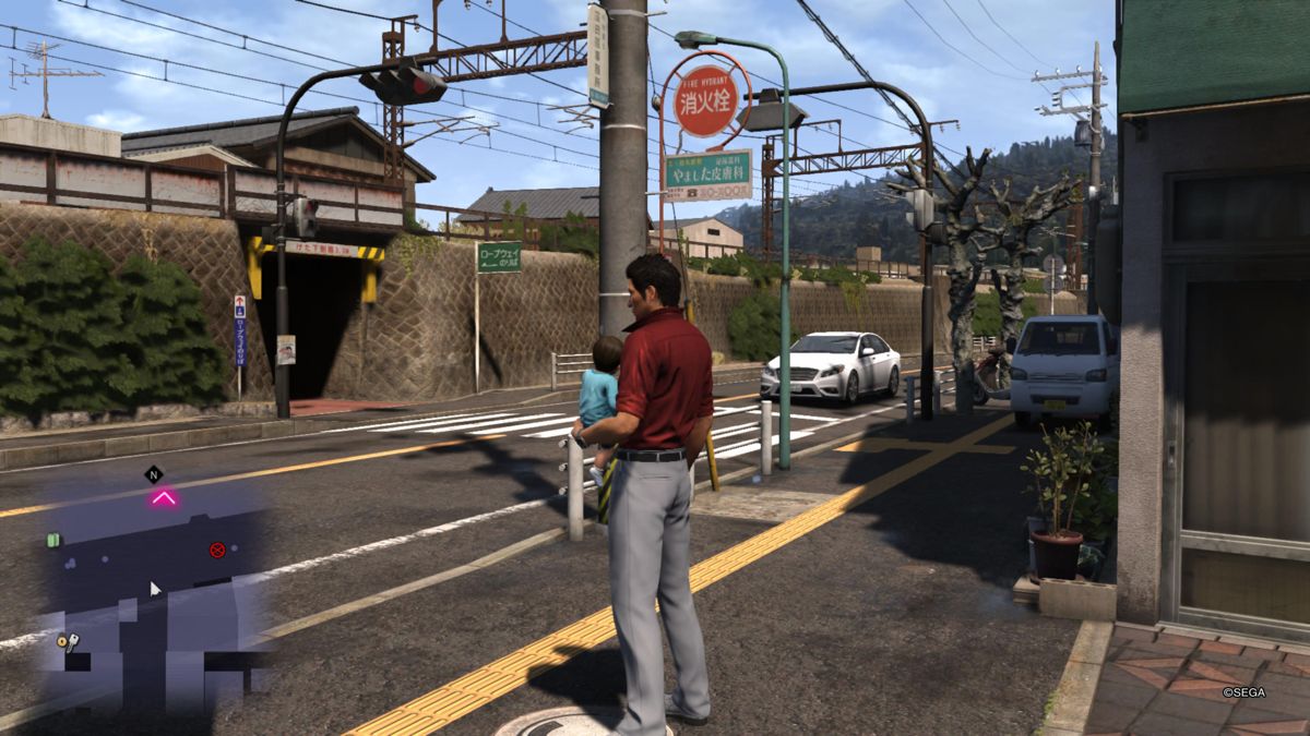 Yakuza 6: The Song of Life (PlayStation 4) screenshot: Nice day for a walk with a child