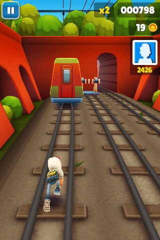 Screenshot of Subway Surfers (iPhone, 2012) - MobyGames