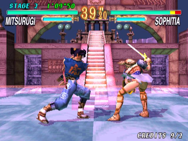 Soul Blade (Arcade) screenshot: Mitsurugi vs Sophitia - she tries block