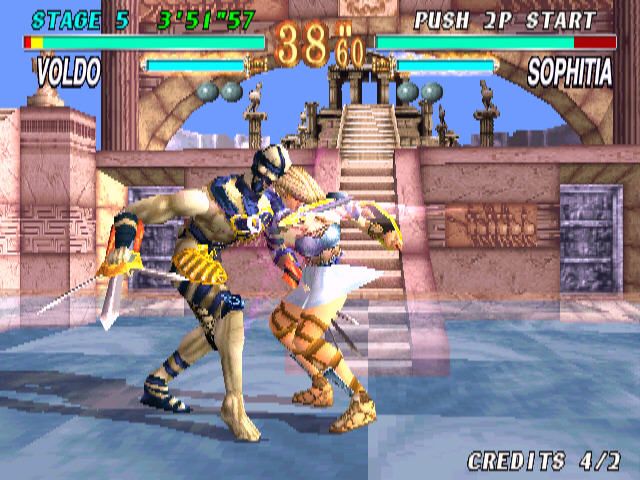 Soul Blade (Arcade) screenshot: Voldo vs Sophitia