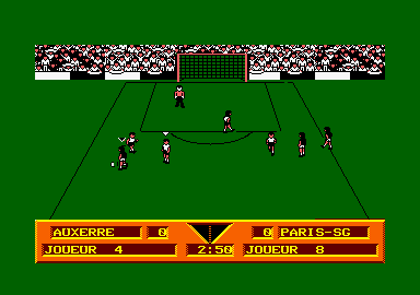 Gazza's Super Soccer (Amstrad CPC) screenshot: On the attack.