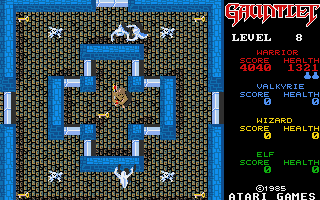 Gauntlet (Atari ST) screenshot: A room with some keys and ghosts...