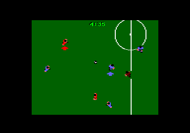 Manchester United (Amstrad CPC) screenshot: Midfield action.