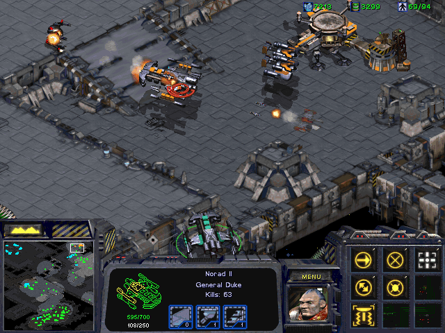 StarCraft (Windows) screenshot: Attacking enemy cruiser while cloaked, enemy cannot return fire unless uncovering you somehow.