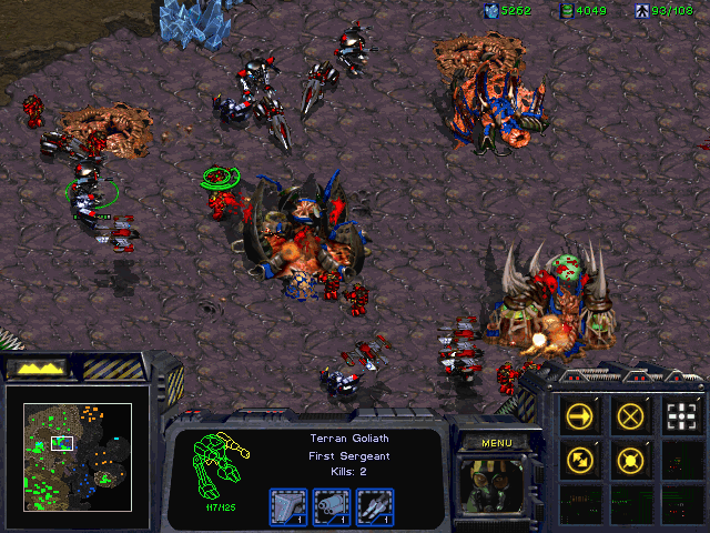 StarCraft (Windows) screenshot: Sweeping through the zerg base.