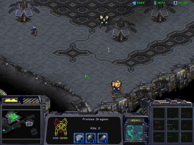 StarCraft (Windows) screenshot: Lt. Sarah Kerrigan using ghost stealth mode, attacking Protoss spider-alike creature.
