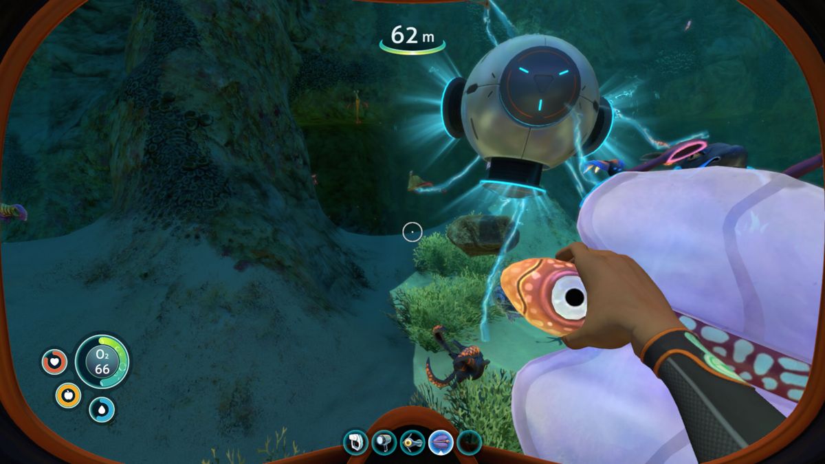 Subnautica (Windows) screenshot: You can use this device to trap small fishy (full version).