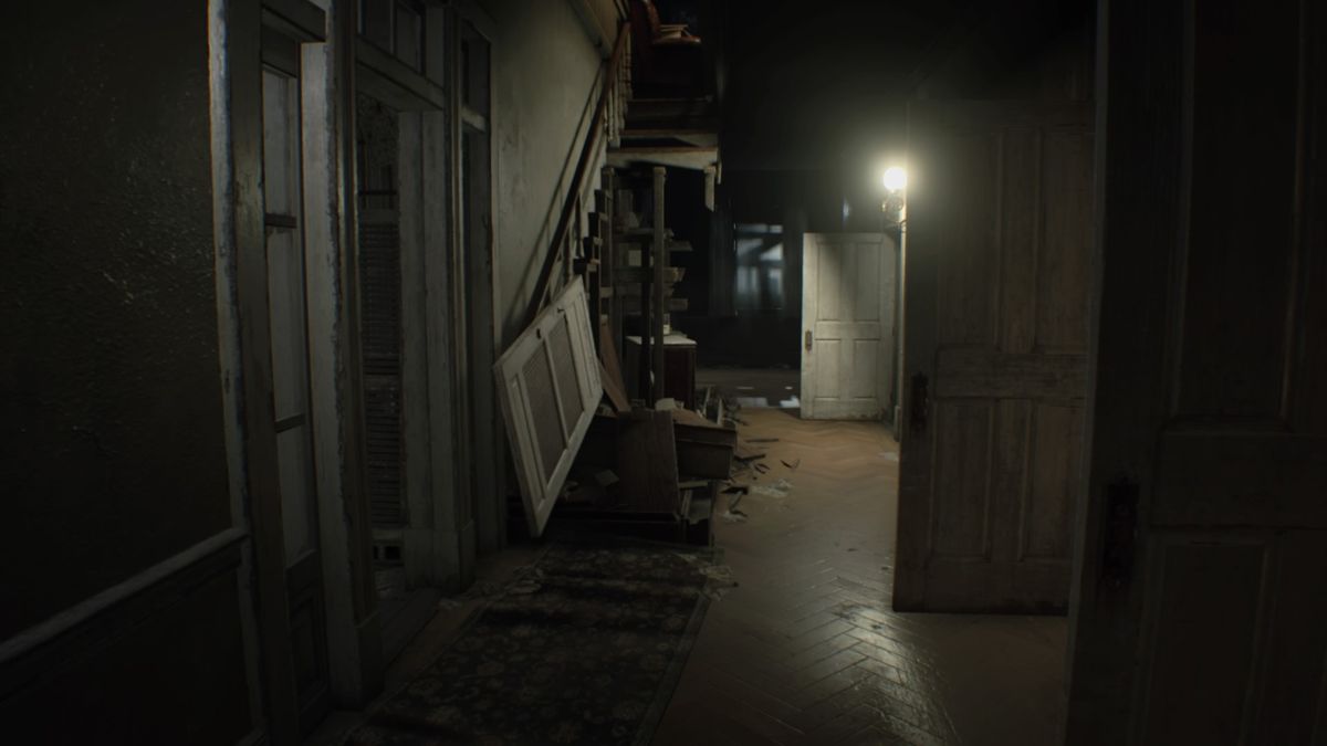 Resident Evil 7: Biohazard (PlayStation 4) screenshot: Exploring the mansion