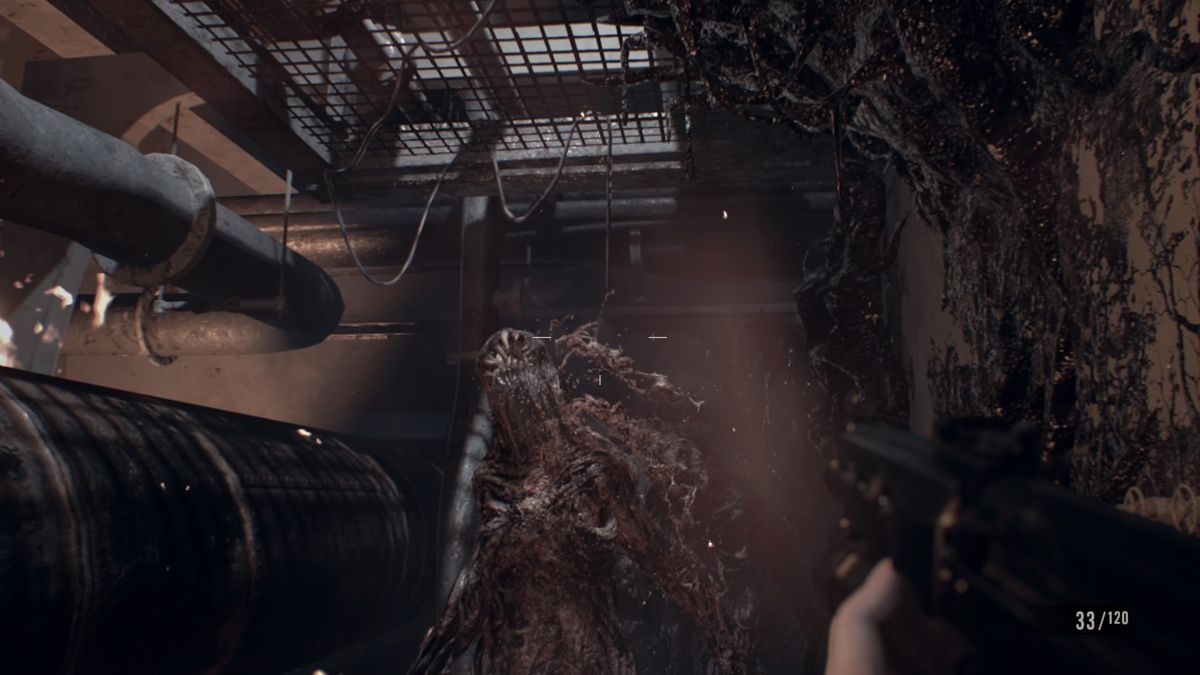 Resident Evil 7: Biohazard (PlayStation 4) screenshot: Fighting bio-weapons in the engine room