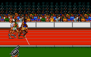 International Sports Challenge (Atari ST) screenshot: Marathon starts in the stadium. You do not have to run yourself by moving the joystick, but set parameters like speed, drinking and eating behavior