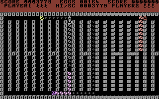 Squirm (Commodore 16, Plus/4) screenshot: Collecting eggs.