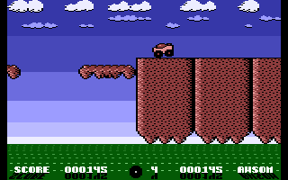 Auto Zone (Commodore 16, Plus/4) screenshot: First gap coming