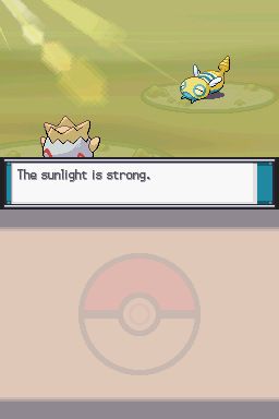 Pokémon HeartGold Version (Nintendo DS) screenshot: The weather can effect battles. Strong sunlight increases the power of fire attacks.