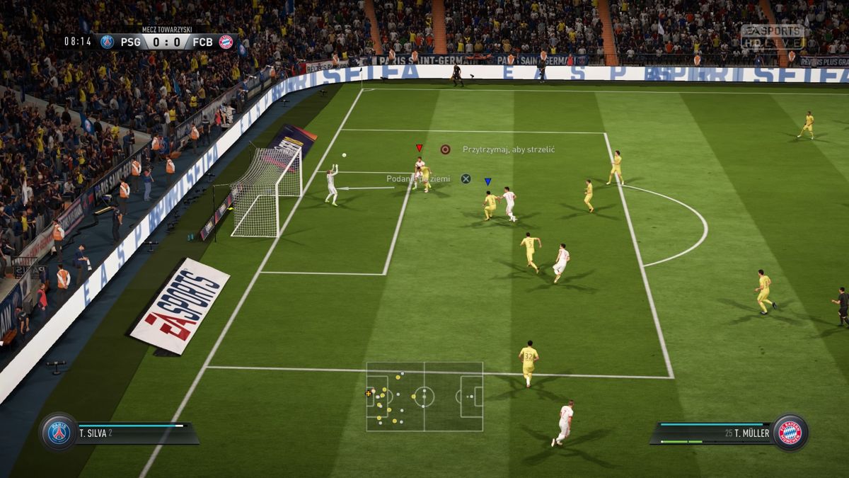 FIFA 18 (PlayStation 4) screenshot: Catching the ball