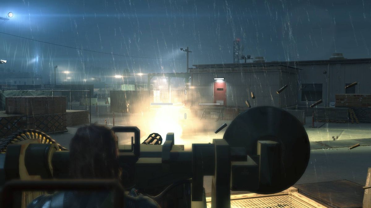 Metal Gear Solid V: Ground Zeroes (PlayStation 4) screenshot: When the alarm is raised, a mounted turret will let you dispose of attackers with an ease.