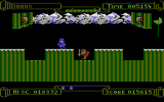 Punchy (Commodore 16, Plus/4) screenshot: Avoid the swords.
