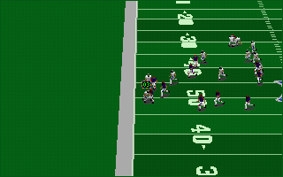 Front Page Sports: Football Pro '95 (DOS) screenshot: Trying to stop the ball carrier