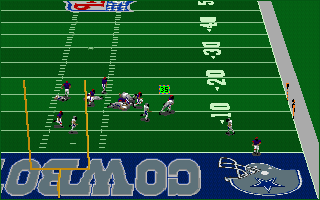 Front Page Sports: Football Pro '95 (DOS) screenshot: The player is ready to catch the ball, waiting for the throw