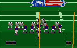 Front Page Sports: Football Pro '95 (DOS) screenshot: Viewing the action from behind the gates