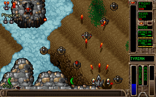 Tyrian 2000 (DOS) screenshot: A hidden "Wild" detail setting (Shift+W in the setup menu) will add moving shadows on the ground.