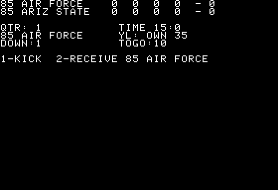 3 in 1 College & Pro Football (Apple II) screenshot: Kickoff