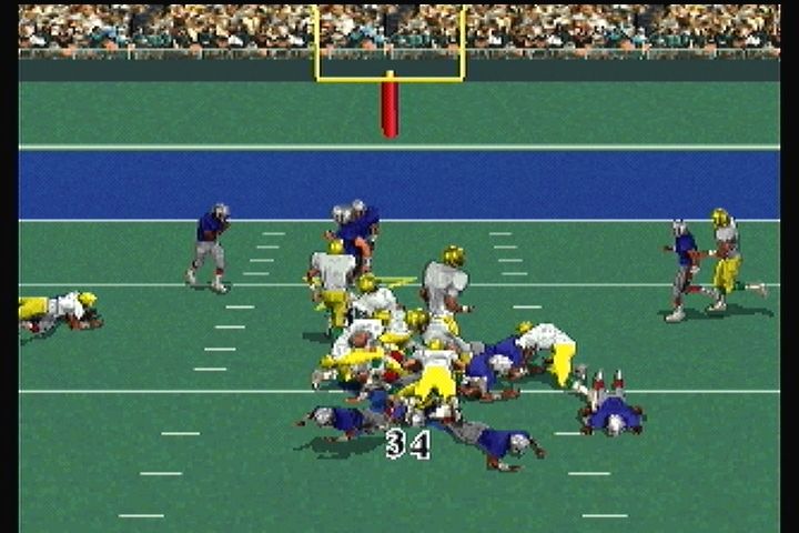 John Madden Football (3DO) screenshot: Trying to drive the ball in.