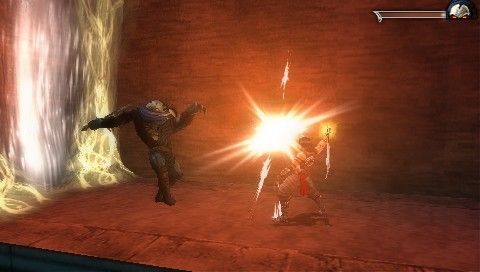 Prince of Persia: The Forgotten Sands (PSP) screenshot: Fighting an enemy, he blocks prince's attack