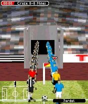 FIFA Soccer 2005 (N-Gage) screenshot: Players entering playfield