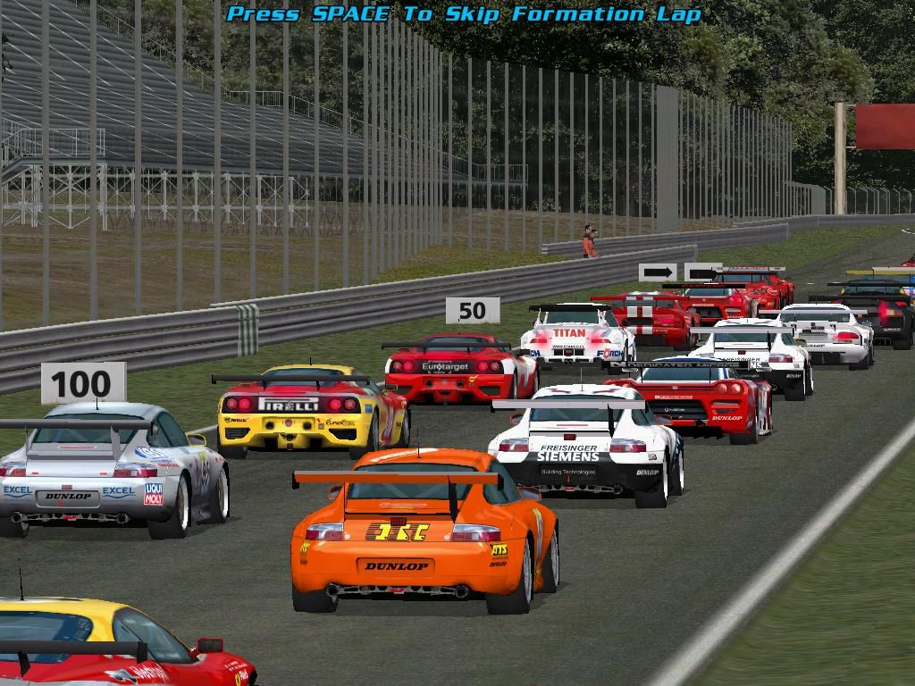 GTR: FIA GT Racing Game (Windows) screenshot: The formation lap; the tension rises!