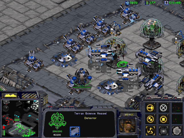 StarCraft (Windows) screenshot: Defenses from any ground or air attacks are set in place