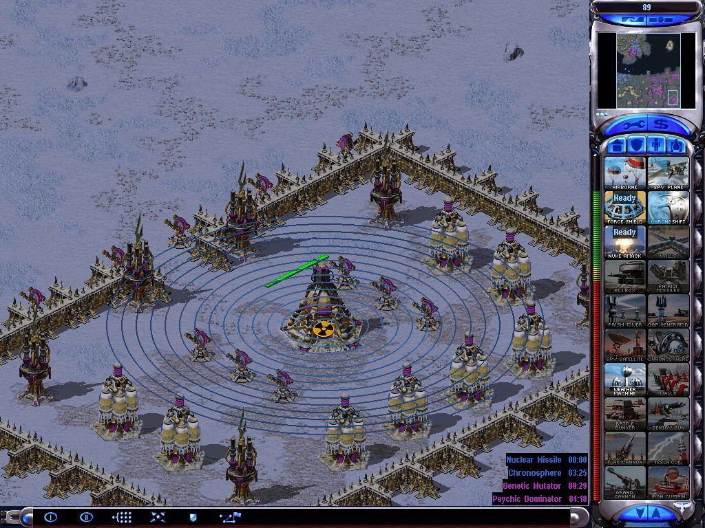 Command & Conquer: Yuri's Revenge (Windows) screenshot: Getting ready to nuke Yuri's base